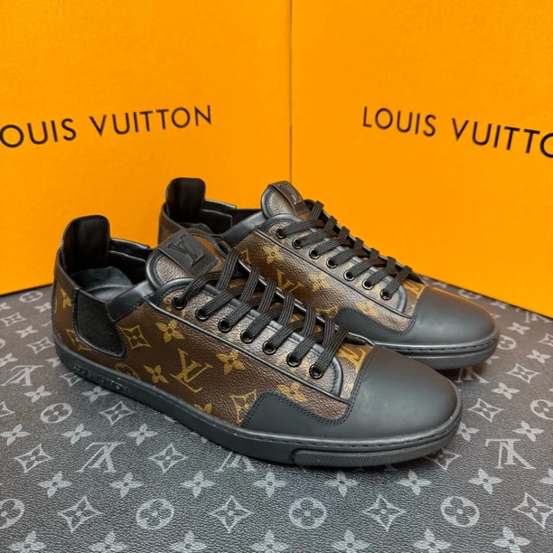 未使用 LouisVuitton/路易威登 41.5码/老花满印休闲系带真皮板鞋