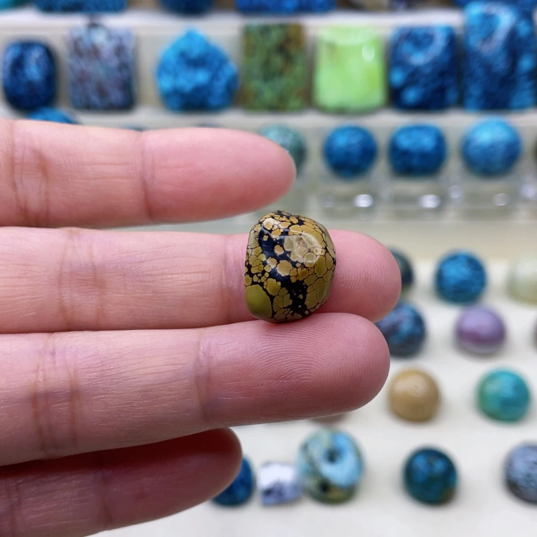 未镶嵌绿松石颈饰