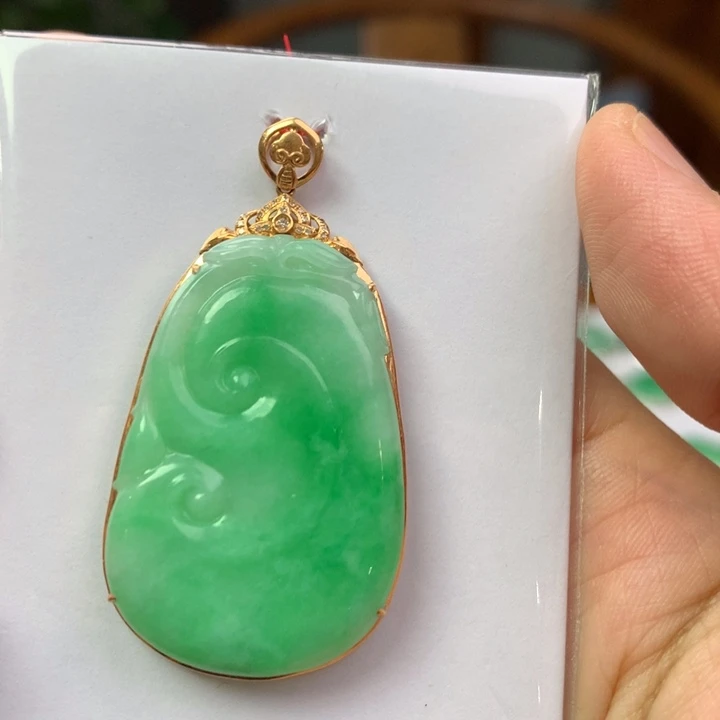 翡翠18K金镶嵌颈饰翡翠吊坠
