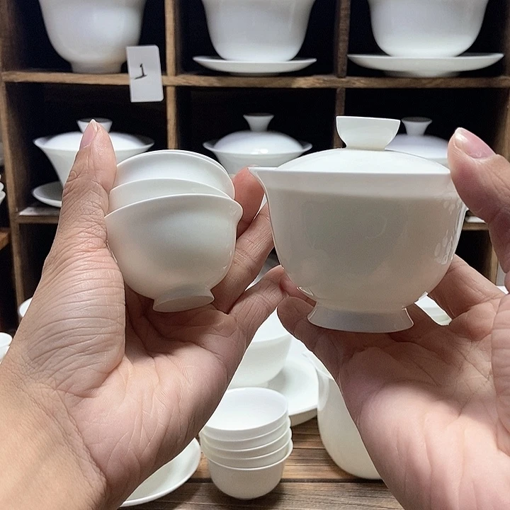 骨瓷高足2才盖碗盖下约110ml+4高脚杯满水约40ml