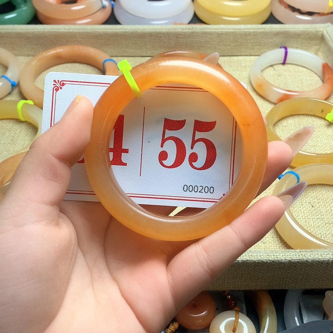 未镶嵌石英质玉（黄龙玉）手镯