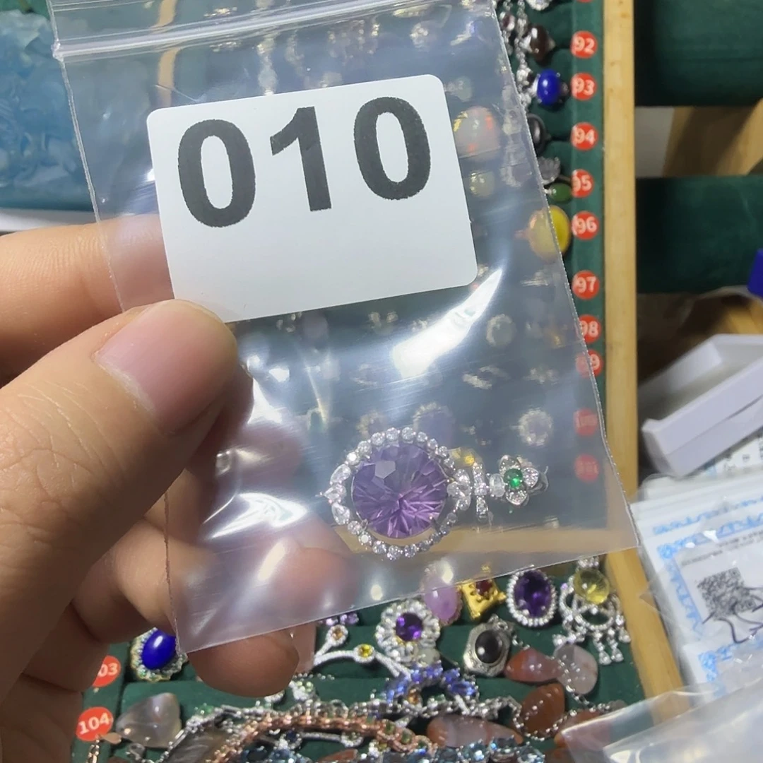 兔****银S925镶嵌紫晶颈饰