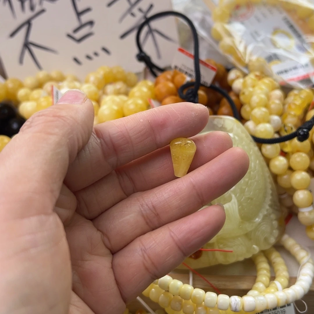 琥珀珠宝奇石未镶嵌