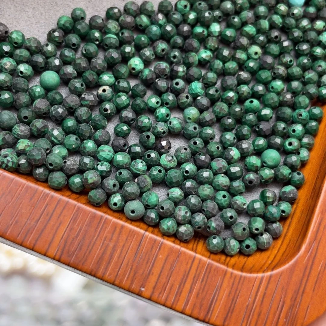 玛瑙/玉髓未镶嵌珠宝半成品孔雀石1条卡2.8约150颗