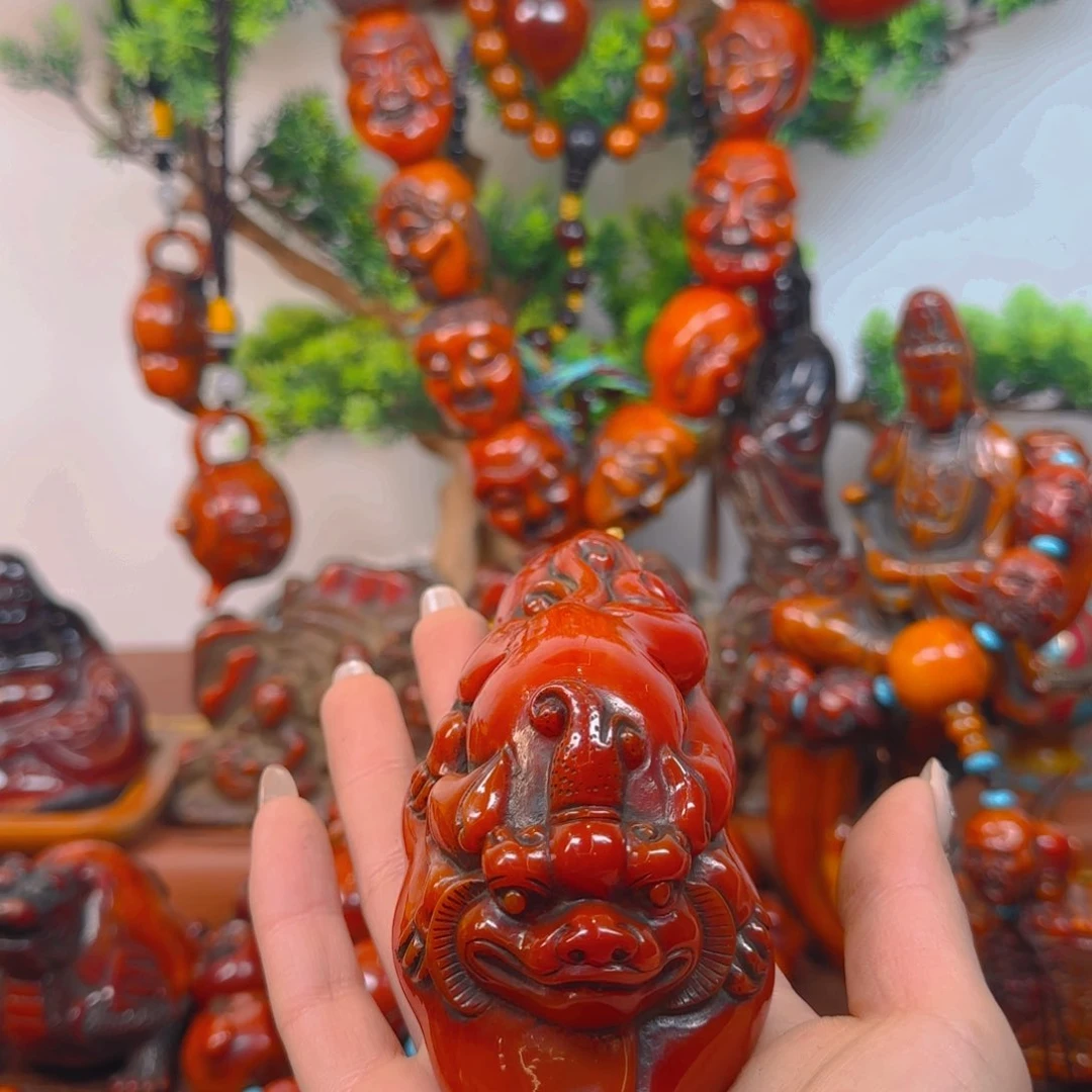 琥珀裸石未镶嵌貔貅