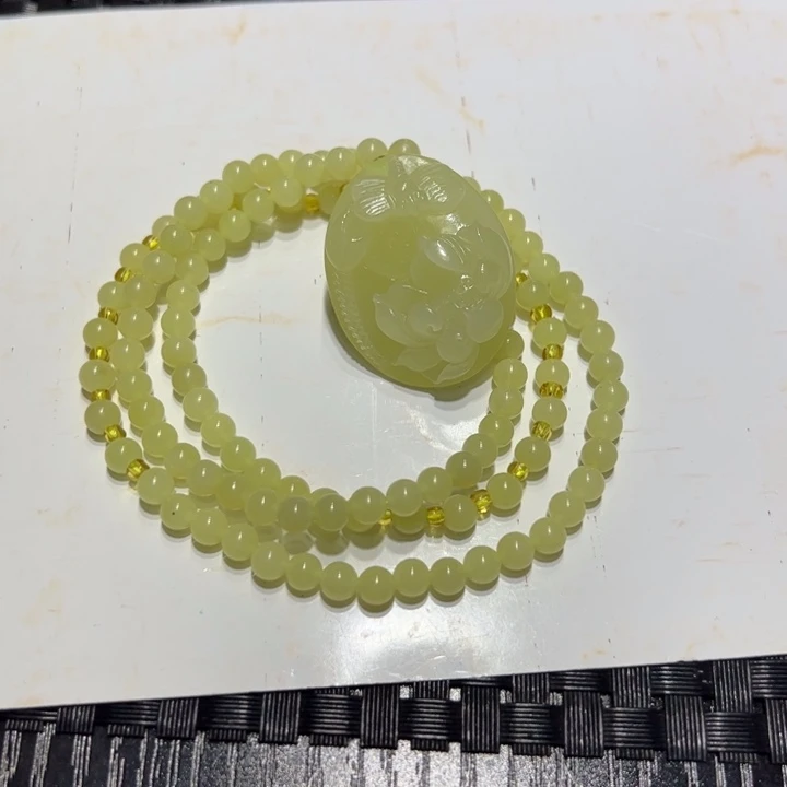 ****李和田玉未镶嵌颈饰