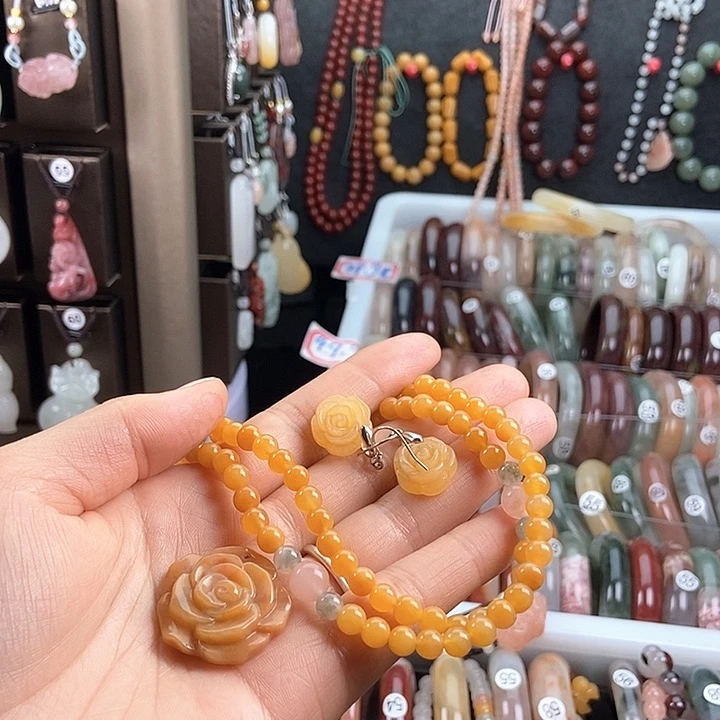 石英质玉未镶嵌颈饰譚*甜