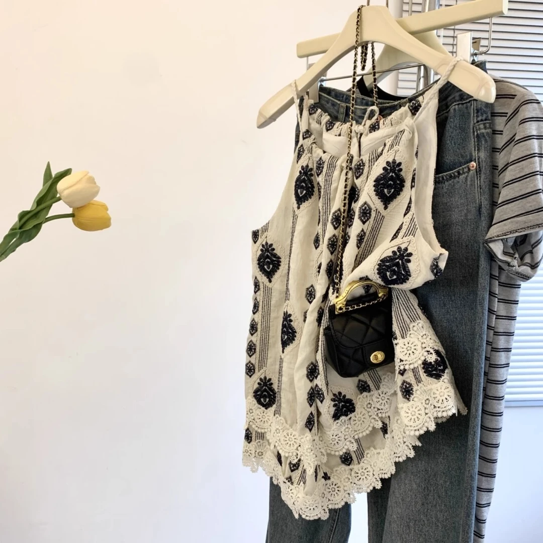 法式洋气蕾丝花边拼接碎花挂脖吊带女设计感无袖外穿背心上衣夏