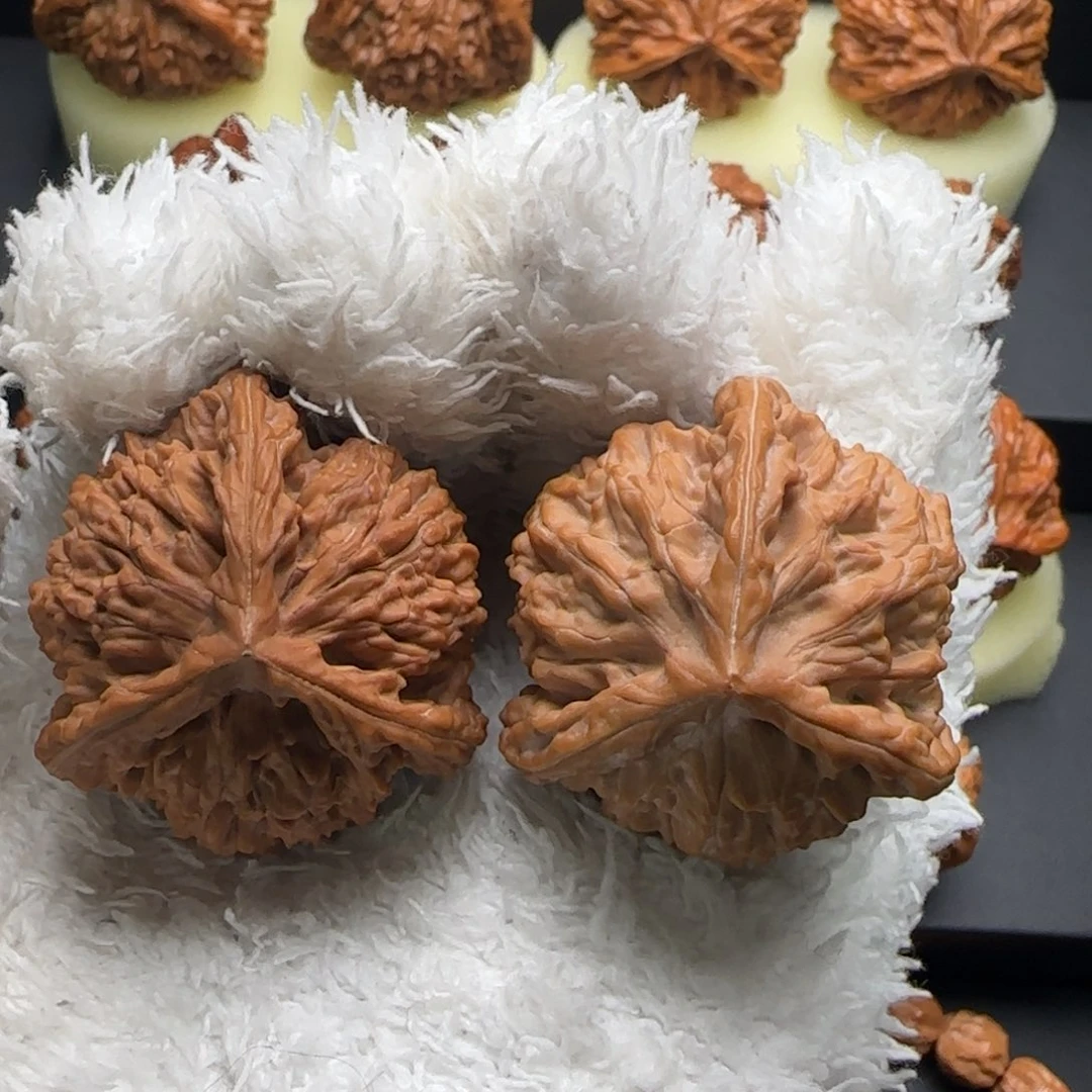 文玩核桃把件盘龙虎头奔