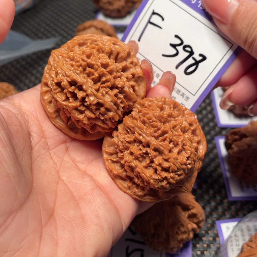 湃***馆把件桃核398号满天星46