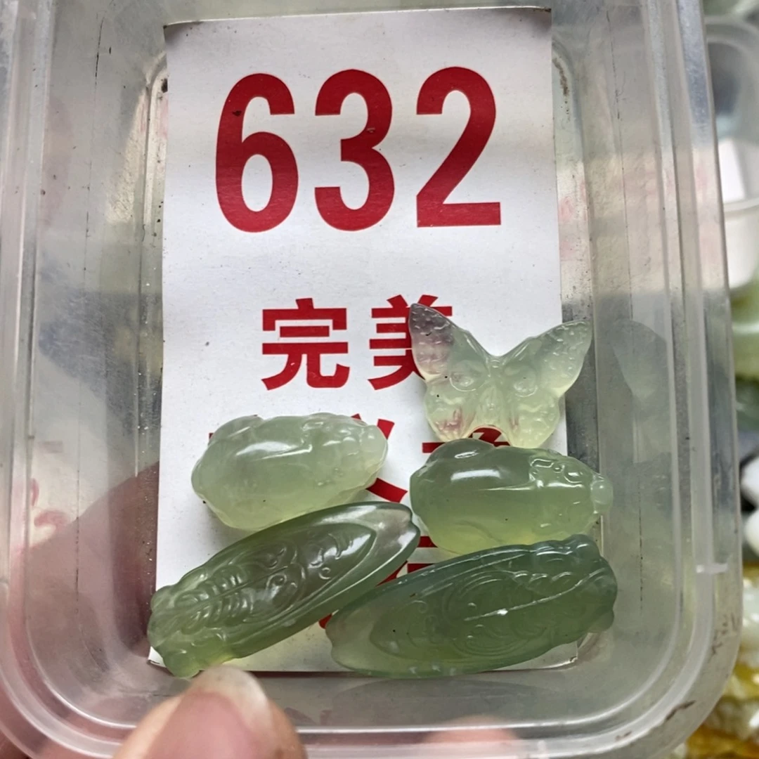 蛇纹石玉挂坠未镶嵌