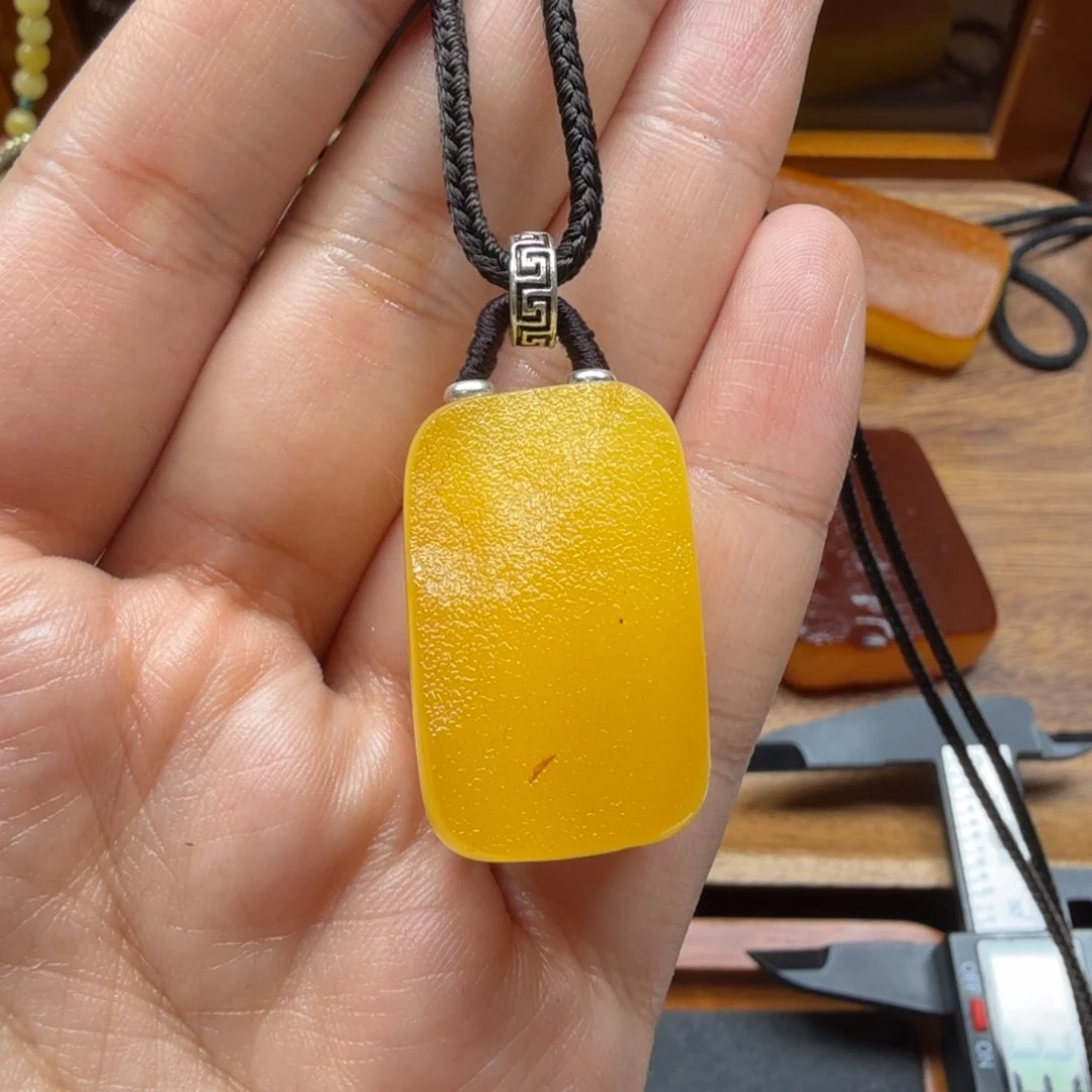 未镶嵌吊坠(赠链)琥珀