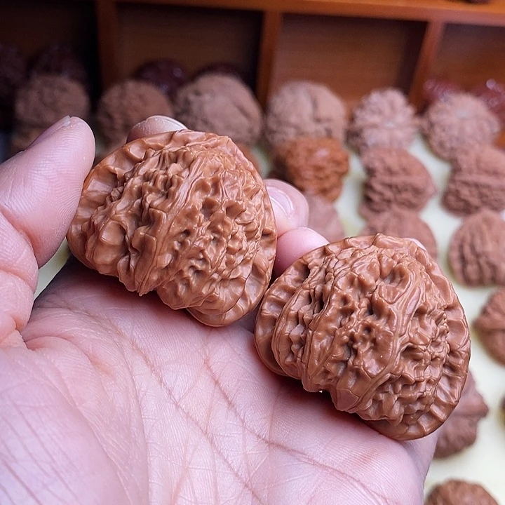 【闪购商品】文玩核桃吊坠40三角白