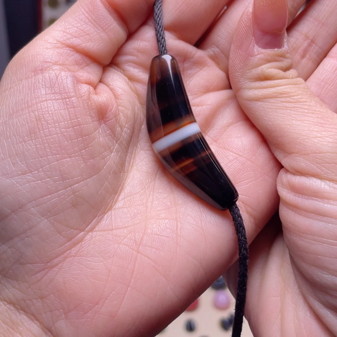 玛瑙/玉髓珠宝奇石未镶嵌$***$拍2发手上，单拍为绳