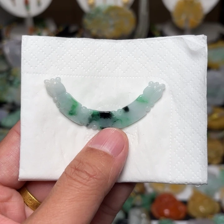 翡翠颈饰未镶嵌吊坠