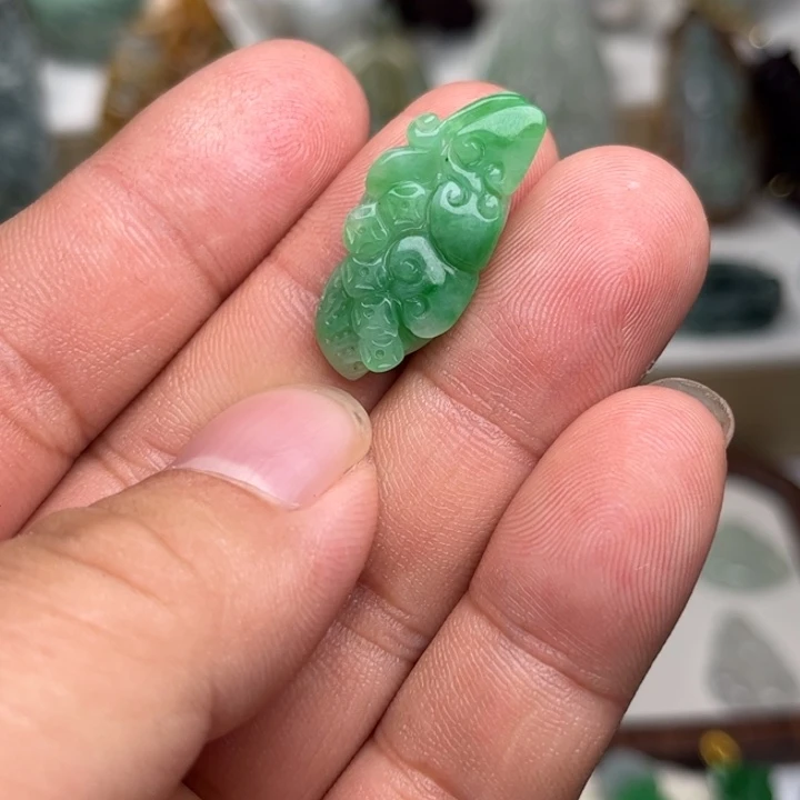 颈饰未镶嵌翡翠花生