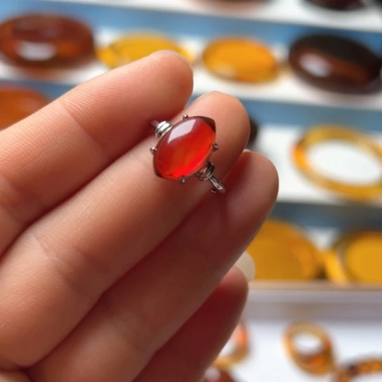 琥珀手镯未镶嵌血珀戒指