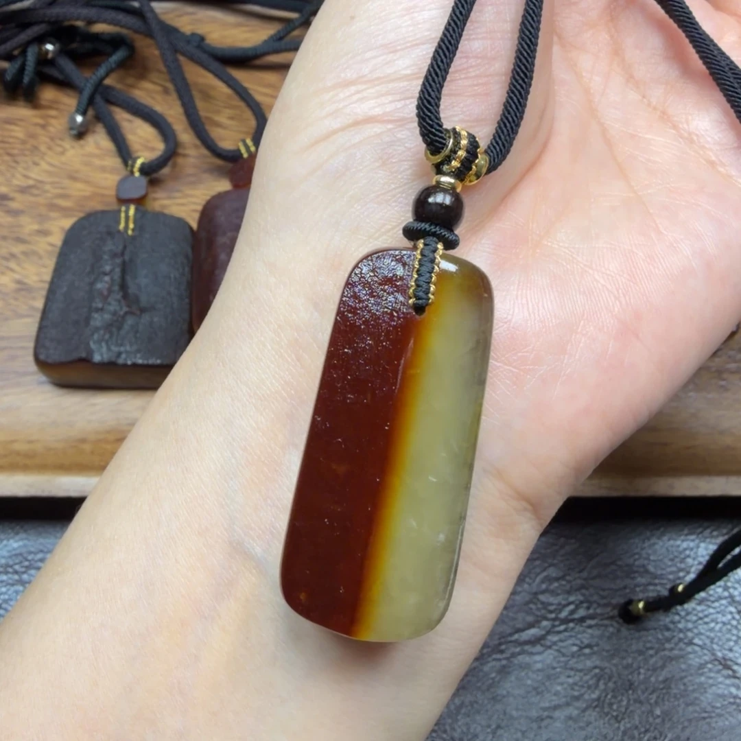 琥珀未镶嵌吊坠(赠链)