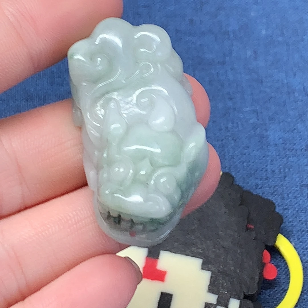 翡翠未镶嵌挂件貔貅雕刻
