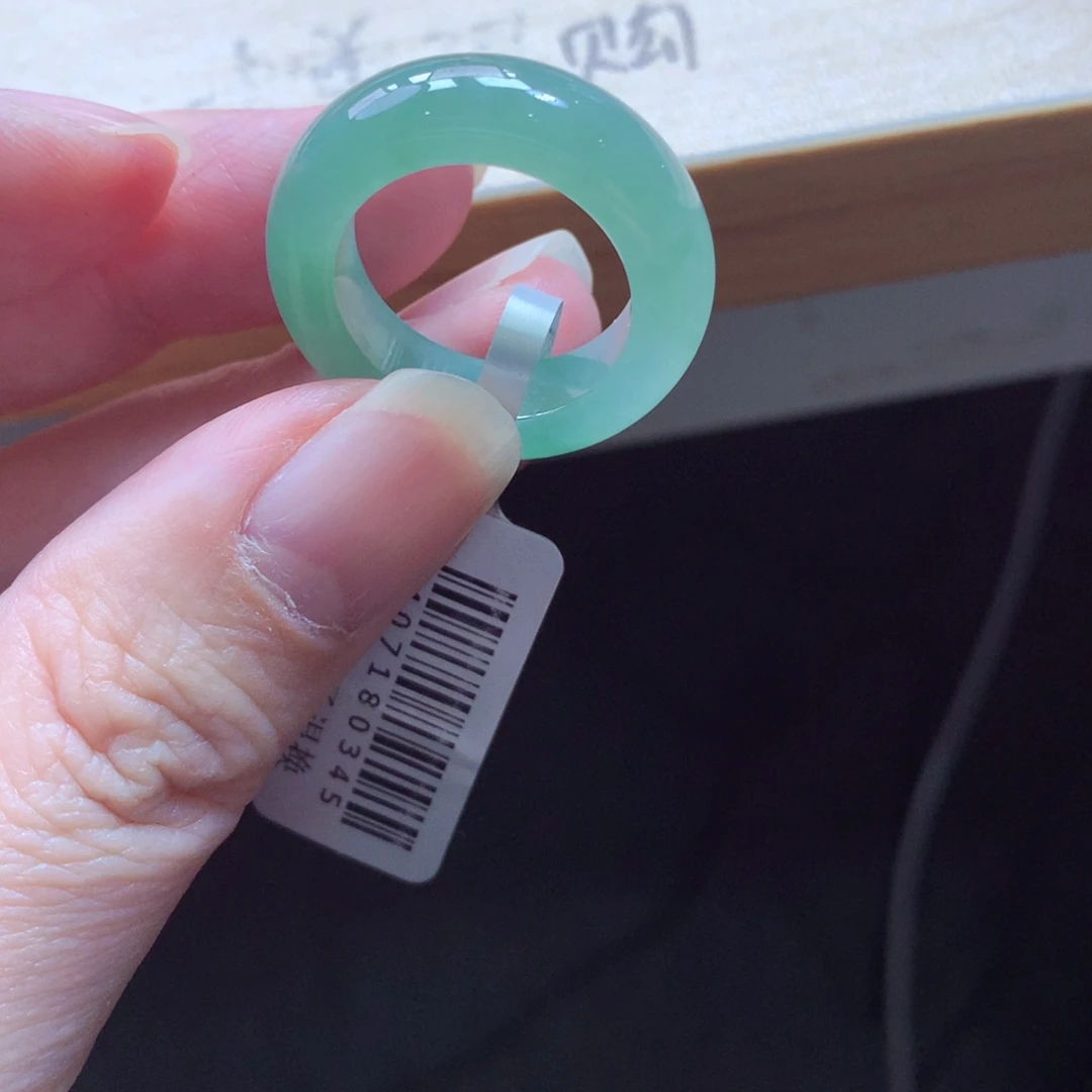 翡翠颈饰未镶嵌吊坠