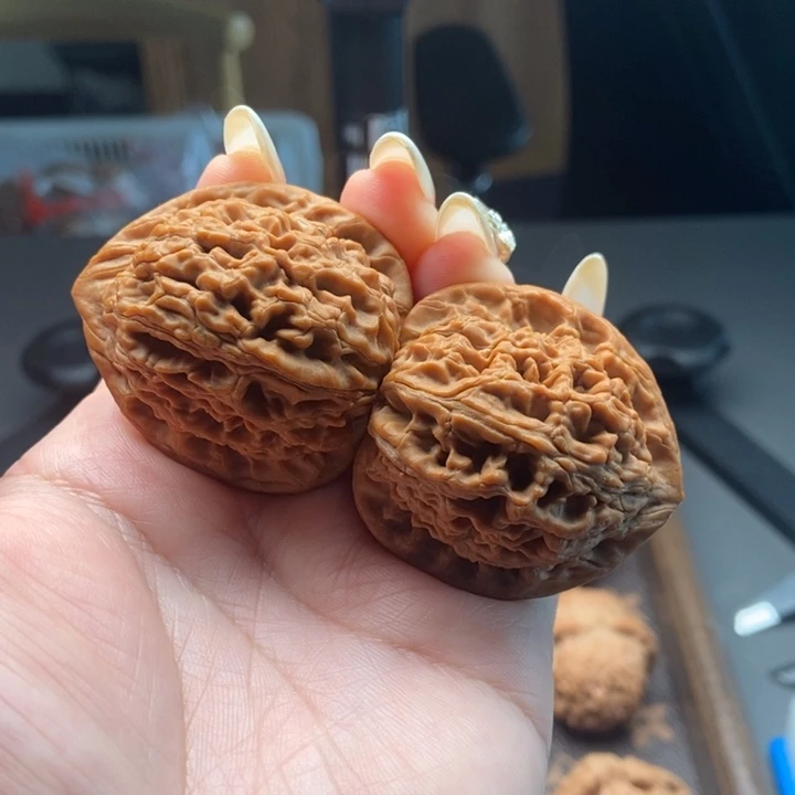 文玩核桃吊坠水龙纹