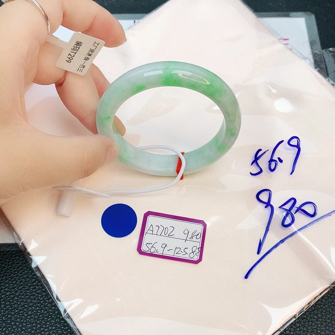 翡翠手镯未镶嵌缅甸翡翠