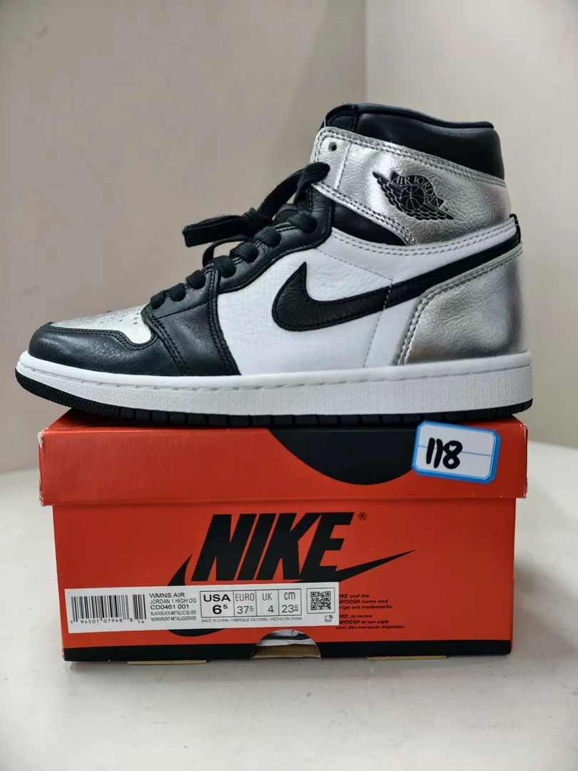 Nike AJ1 黑银脚趾  37.5码  全新原盒  118号