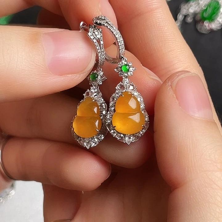 翡翠18K金镶嵌颈饰葫芦耳坠