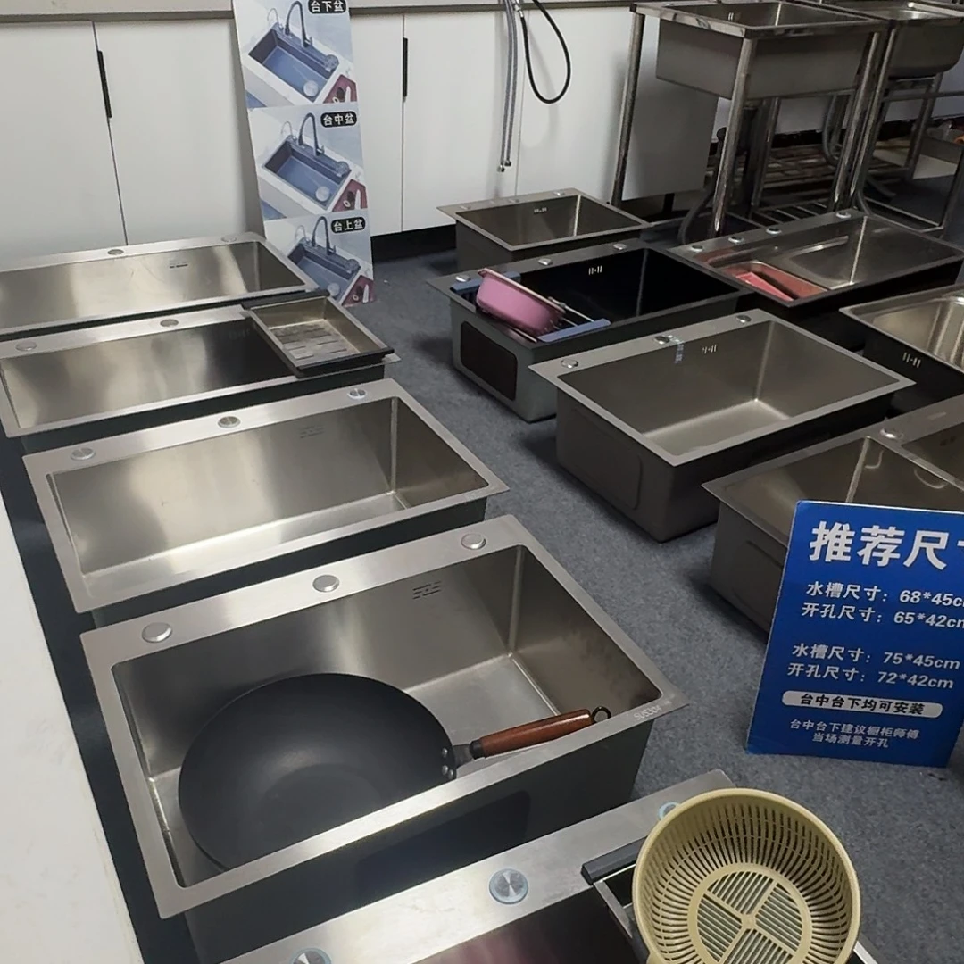 方形款60.45单槽，圆龙头全套配齐