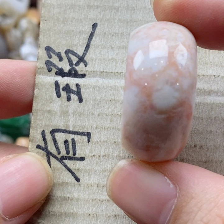 硅化珊瑚（珊瑚玉）颈饰未镶嵌一**子