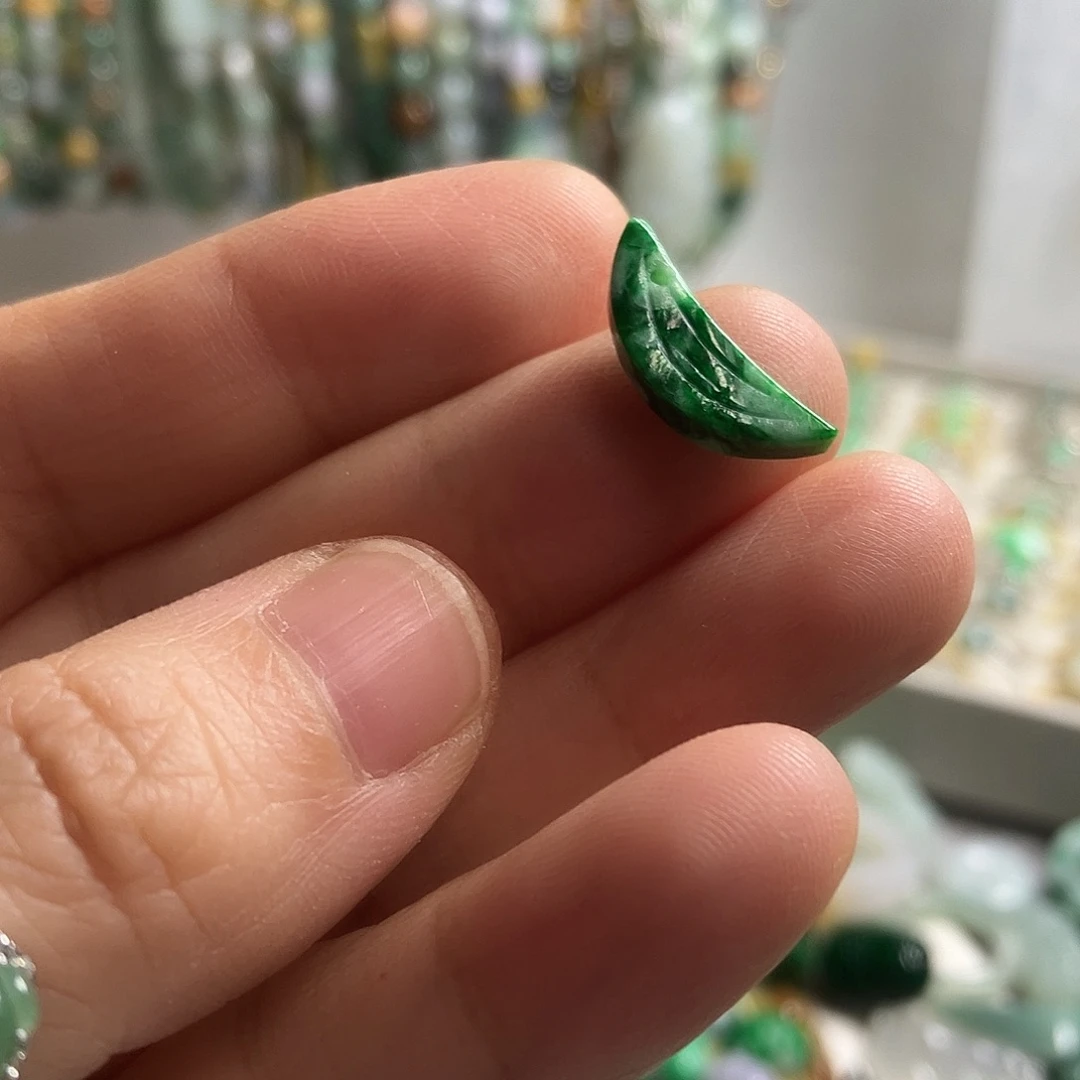 翡翠未镶嵌颈饰26花青