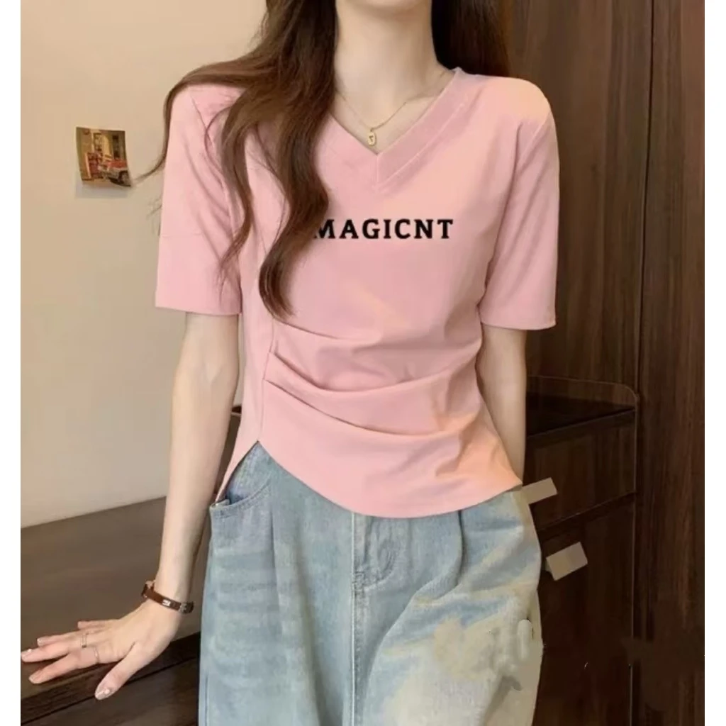 【晨浠定制】新款时尚百搭V领不规则捏褶字母T恤12590