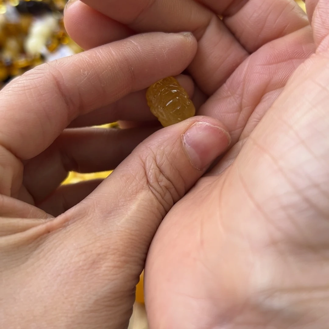 琥珀珠宝奇石未镶嵌