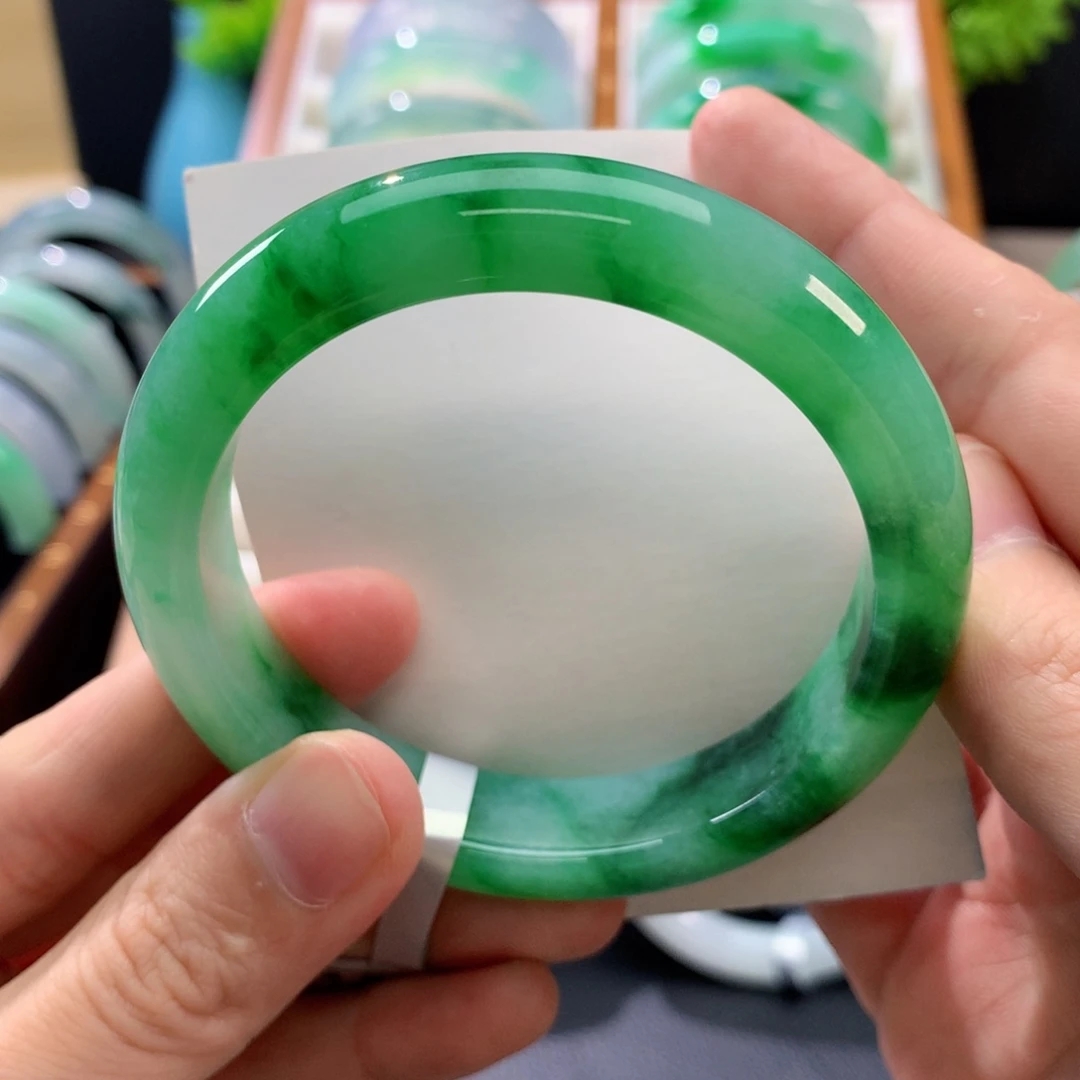 帼***蝈翡翠未镶嵌手镯分单