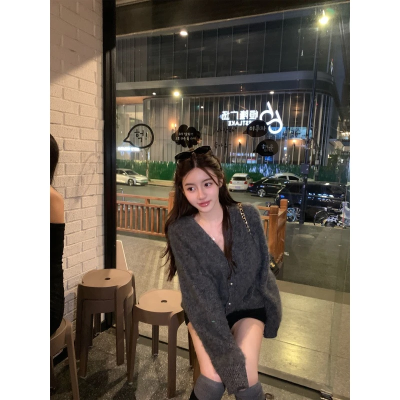 慵懒风设计感针织衫宽松高级复古简约毛衣开衫外套黑色修身短裤女