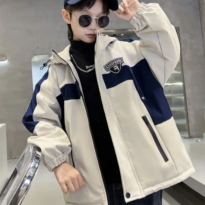 巴拉扣扣儿童加绒冲锋衣2025新款中大童连帽冬季外套男童休闲加厚