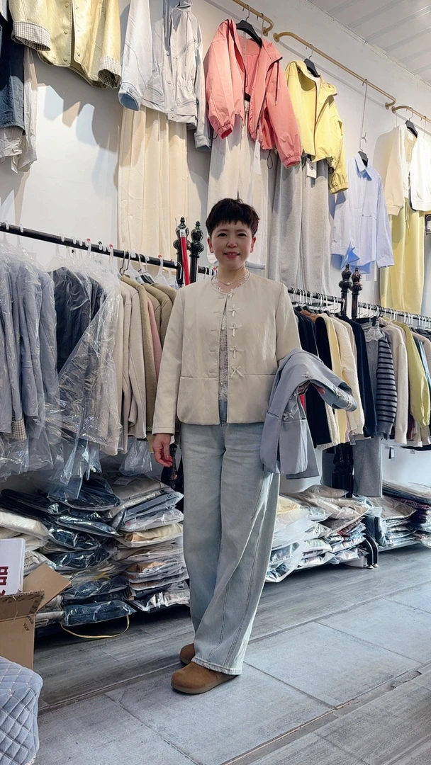 于红服装店春季新款皮衣