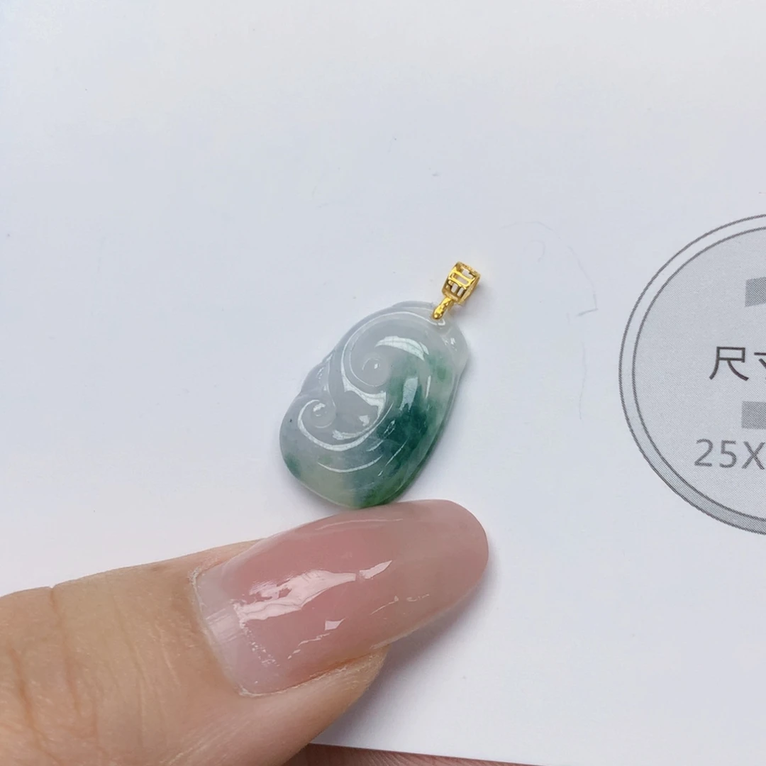 颈饰18K金镶嵌翡翠