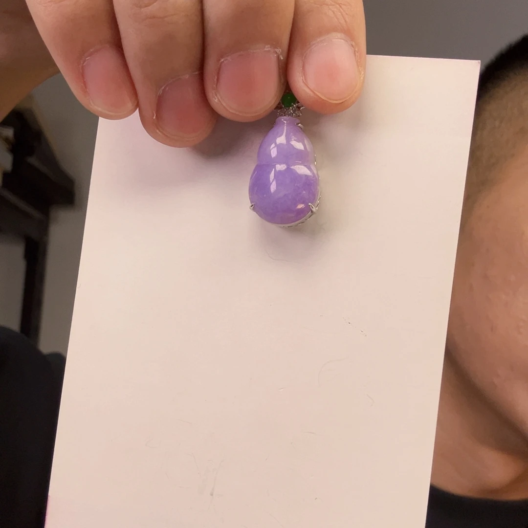 ****娜翡翠18K金镶嵌颈饰一件