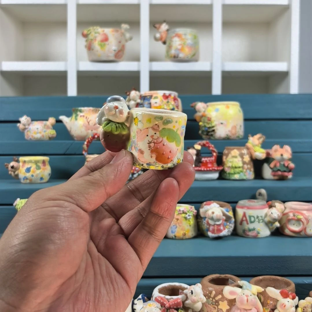 K***U草莓 小兔 手绘多肉花盆