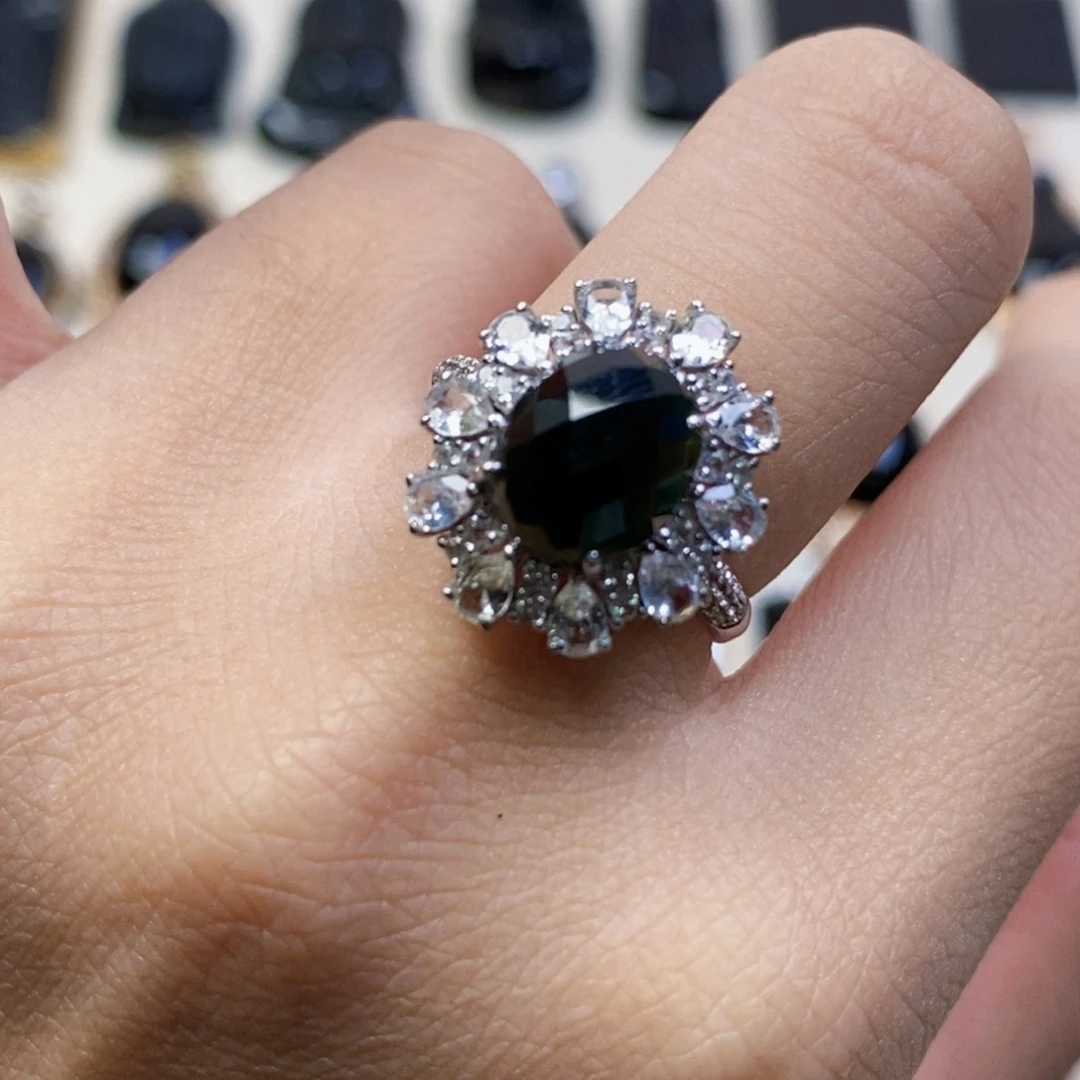 18K金镶嵌定制翡翠墨翠蛋面女戒