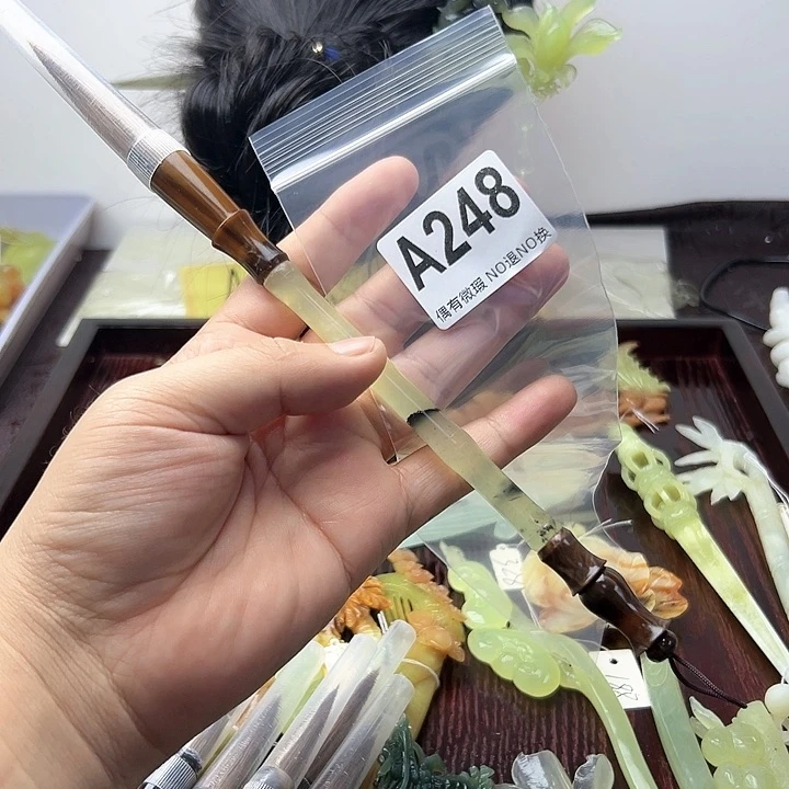 蛇纹石玉发饰合金杜**祥