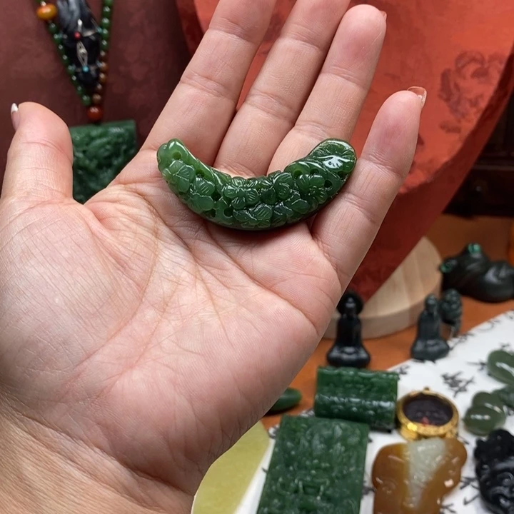 颈饰未镶嵌和田玉