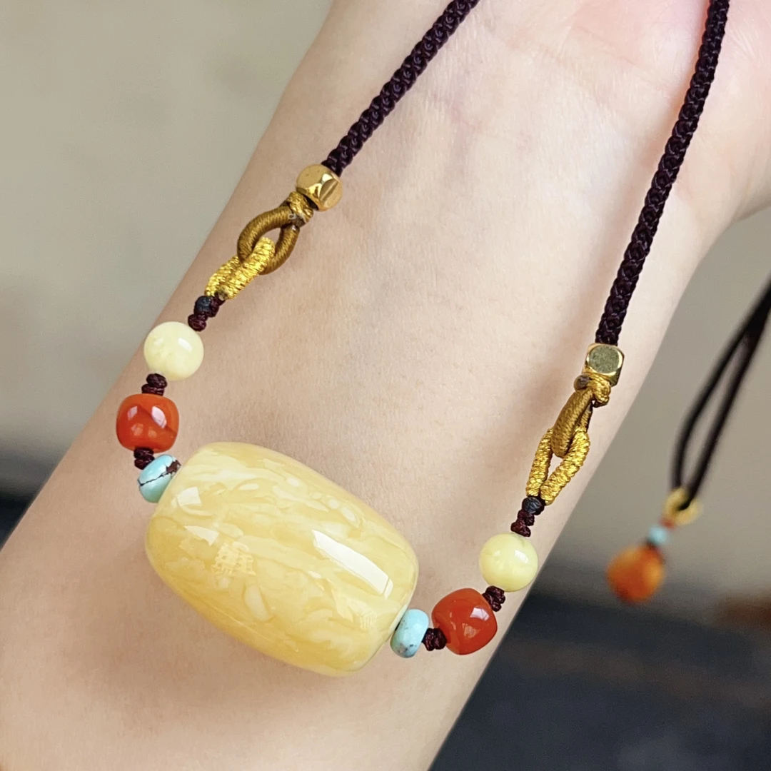 满蜡黄白蜡蜜蜡桶珠锁骨链，尺寸19.2*27.5mm