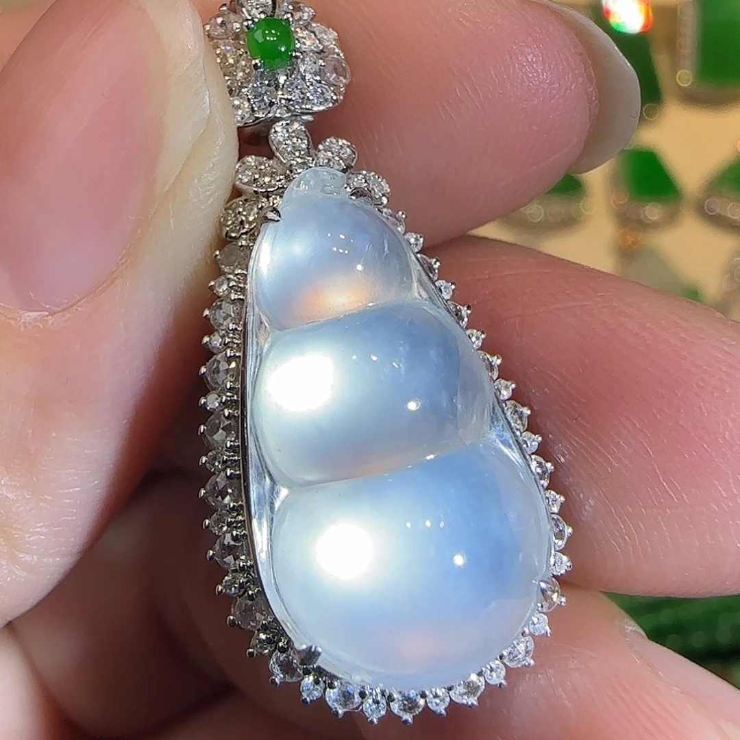 翡翠18K金镶嵌吊坠(赠链)