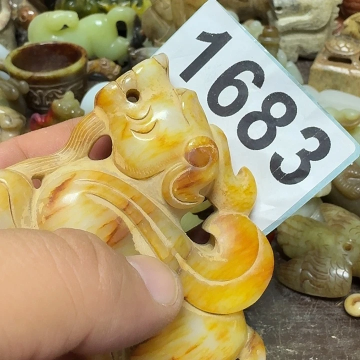 和田玉未镶嵌颈饰石*融