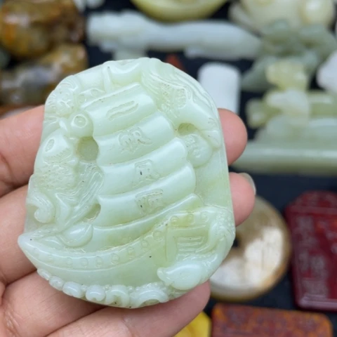 未镶嵌蛇纹石玉颈饰57
