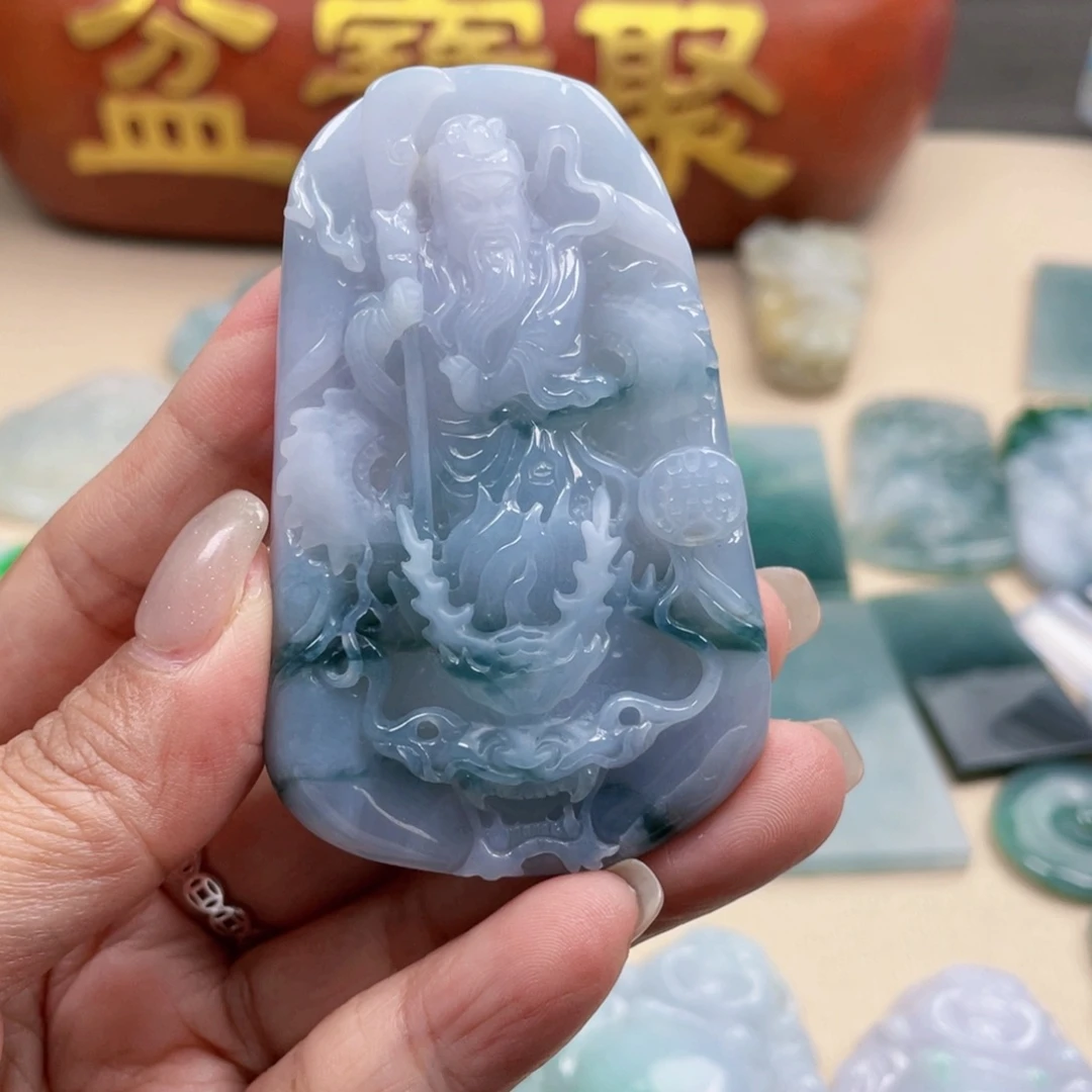 李***儿翡翠未镶嵌颈饰关公