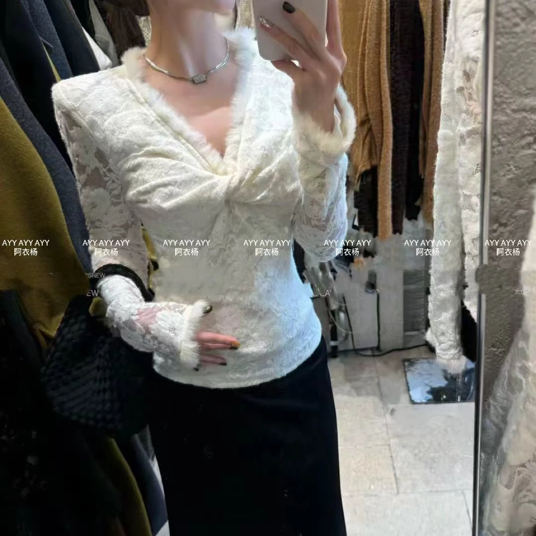 2025冬装加绒新款法式毛毛拼接V领打底衫女钩花修身蕾丝衫上衣