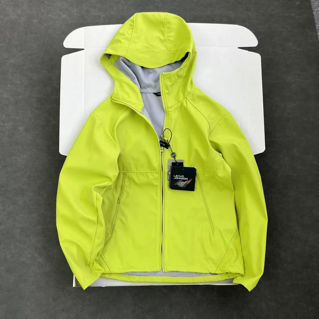 意式牛货 高端户外 男女防风防泼水连帽情侣款春秋季新款软壳衣